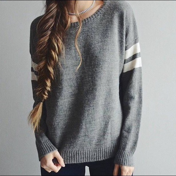✨BRANDY MELVILLE GREY VEENA SWEATER✨