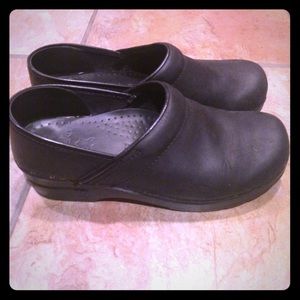 *PRICE DROP* Black Dansko Women's Shoes