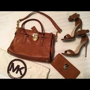 ***Michael Kors Tan Hamilton purse ***