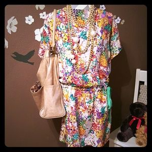 Pretty floral and very lightweight shift dress.