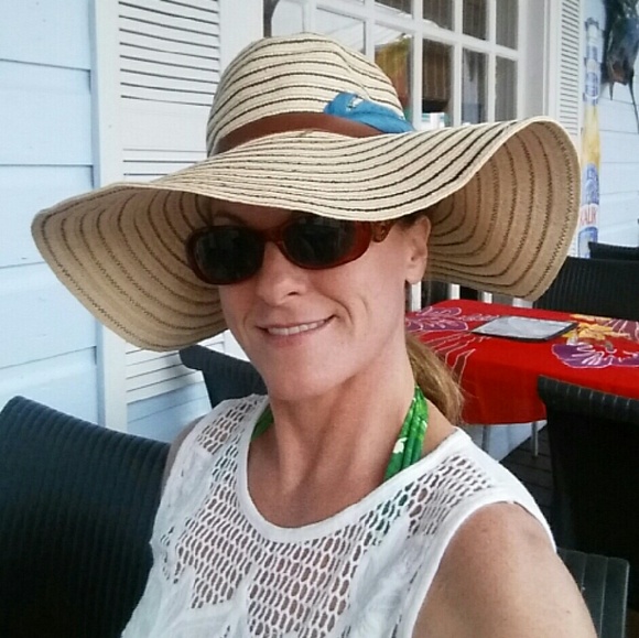 Meet your Posher, Tracy - Picture 2 of 2