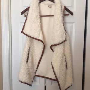 Boutique extremely soft faux fur vest