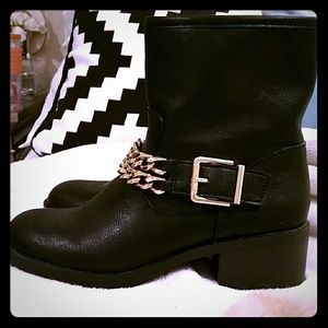 Chain detail boots