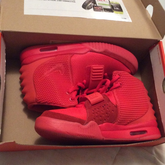 "YEEZUS OCTOBER RED"