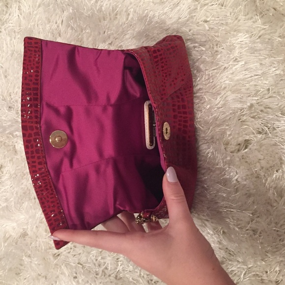 Henri Bendel wristlet in red snakeskin - Picture 2 of 2