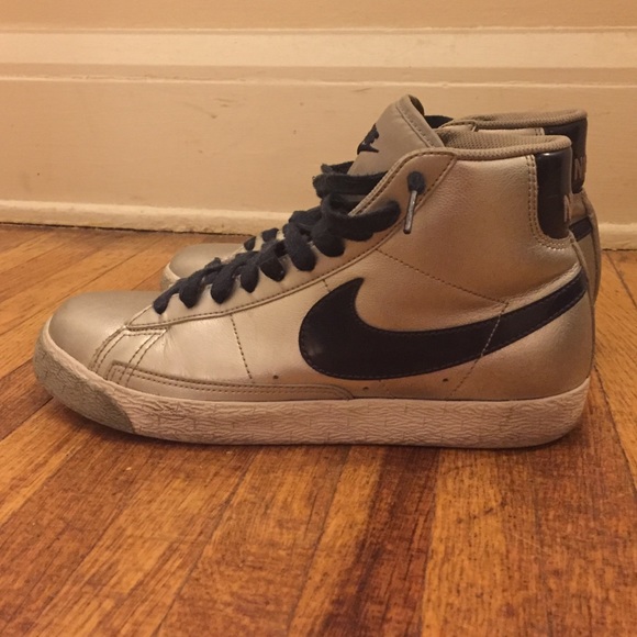 Silver and Navy Nikes!