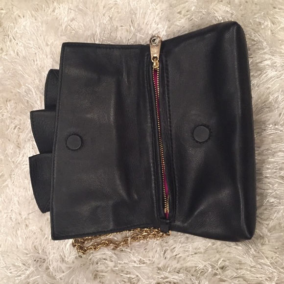 Black Henri Bendel wristlet - Picture 2 of 2