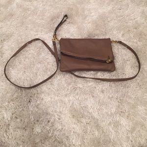 Cross body in tan