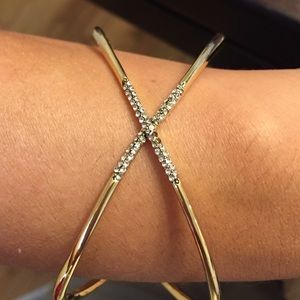 HOH1960 Pave bracelet/sale missing 2 rhinestones