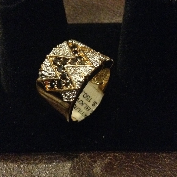 Blk Sapphire Ring - Picture 2 of 2