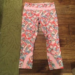Floral Lululemon Crops -- Size 8