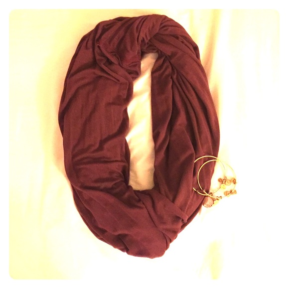 Brandy Melville Infinity Scarf