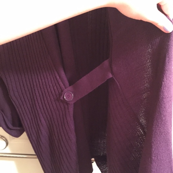 Unique button cardigan - Picture 2 of 4