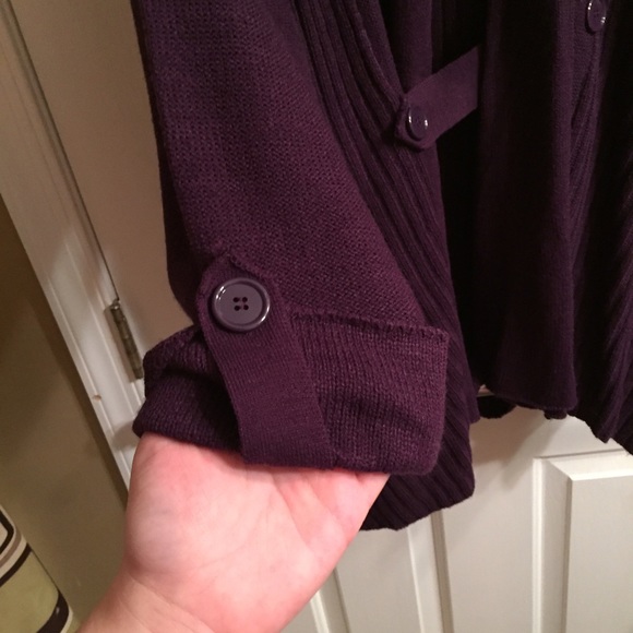 Unique button cardigan - Picture 3 of 4