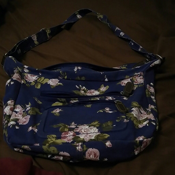 Bongo cross strap purse