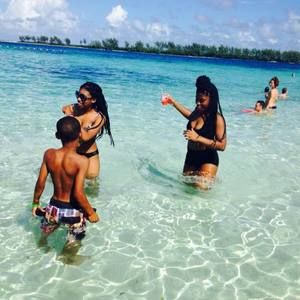 Meet your Posher, Jamesha