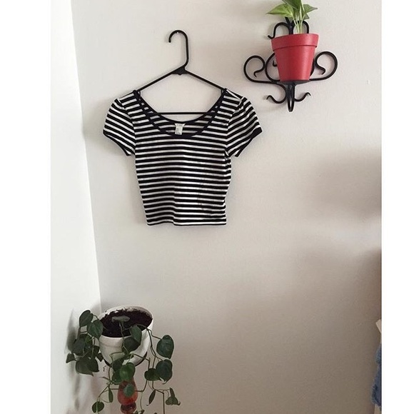 B&W Stripped Crop Top