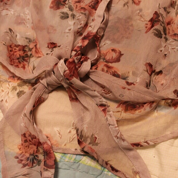 Sheer Floral Blouse - Picture 3 of 4