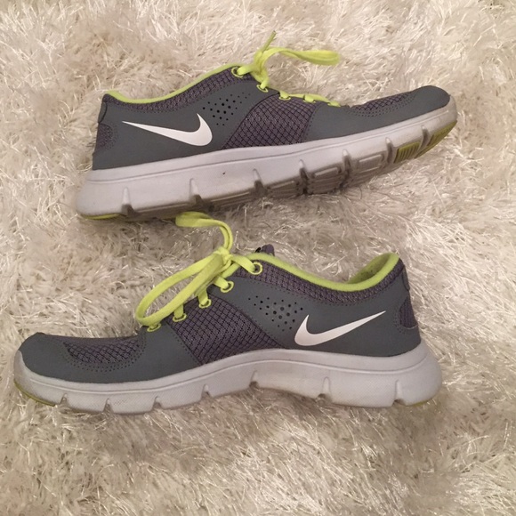 Gently worn grey Nikes sigh lime green trim - Picture 2 of 3