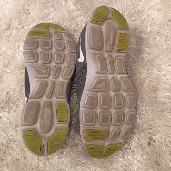 Gently worn grey Nikes sigh lime green trim - Picture 3 of 3