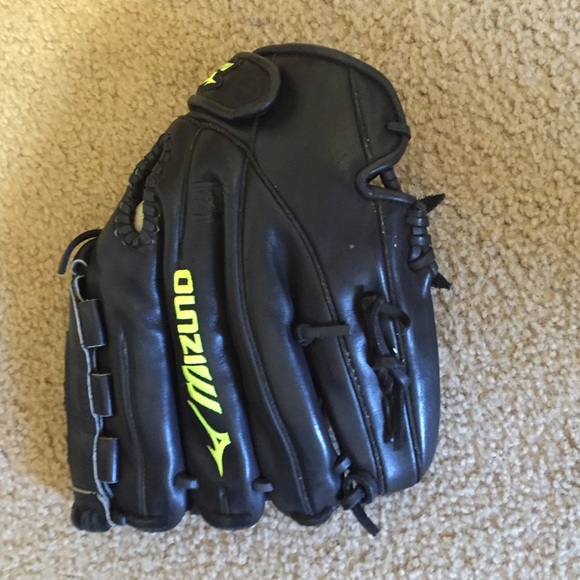 Mizuno softball glove