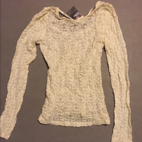 Urban outfitters white top size small, NWT