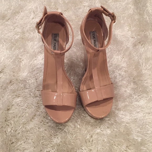 Gently worn nude and gold Steve Madden wedges - Picture 1 of 3