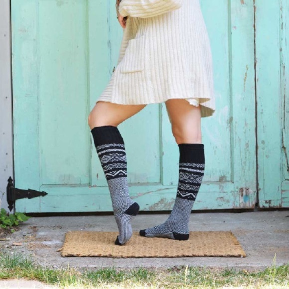 SOLD 🎉 Scandinavian Black Knee High Stockings! - Picture 2 of 3