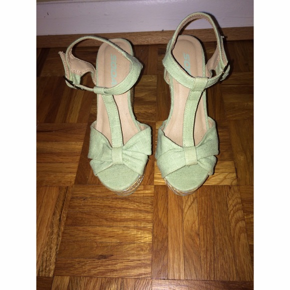 Shoes - [NWOT] Patterned Wedges