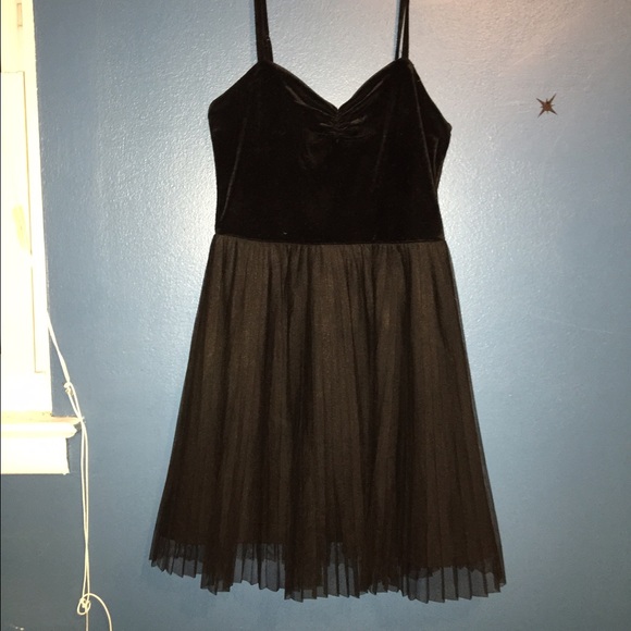 H&M black velvet dress