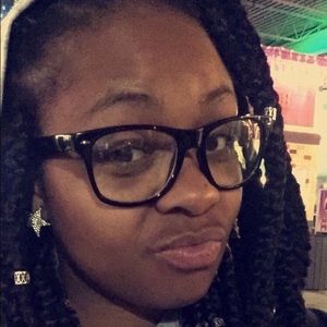 Meet your Posher, Mia