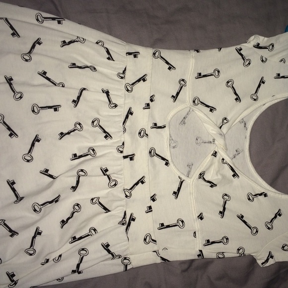 Forever 21 keyhole back dress with Key pattern - Picture 2 of 3