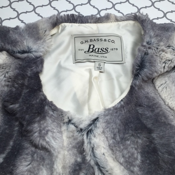 (Size S, XL) BASS Cream/Gray Faux Fur Vest - Picture 2 of 4