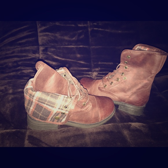Arizona boots never worn