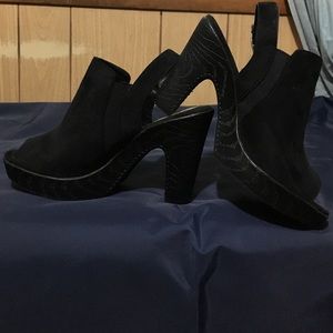 ❄️Black Swede Heels ❄️