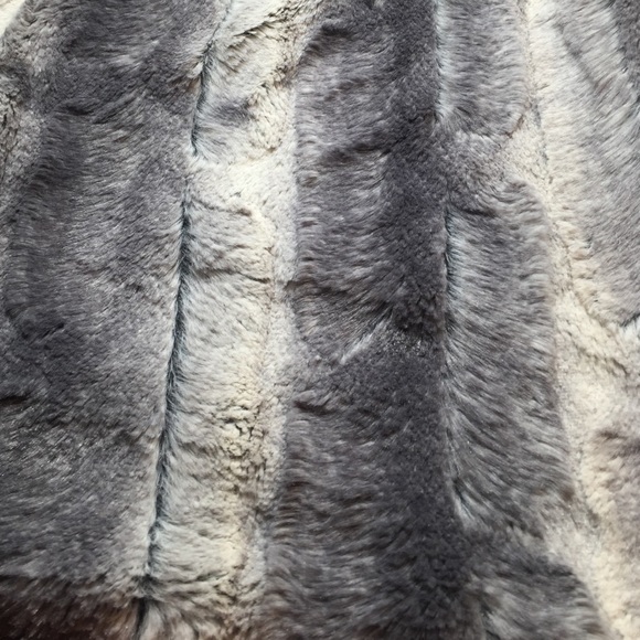 Cream & Gray Faux Fur Open Front Vest - Picture 4 of 4