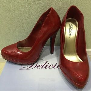 Delicious Red patent Pump Platform, size 7.5
