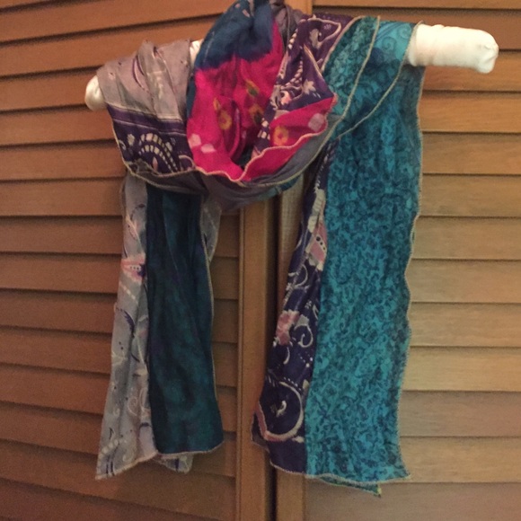 Beautiful silk scarf - Picture 1 of 2