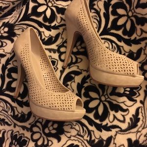 Apt. 9 High Heels size 10