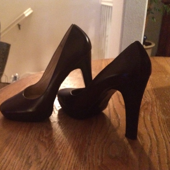 Michael Cors Cordovan platform shoes - Picture 2 of 2