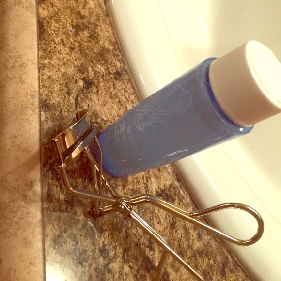 Lonćome makeup remover and lash curler