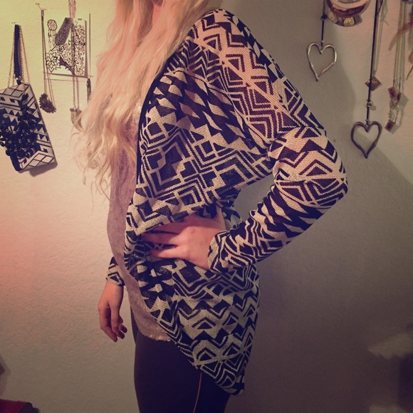 Umgee Sweaters - 🍂 Black & White Tribal Long Sleeve Cardigan