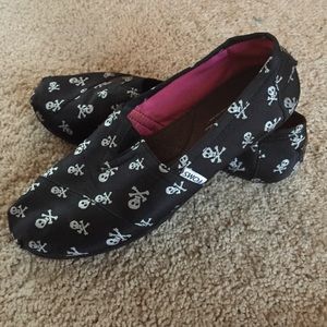 Limited edition Skull Toms