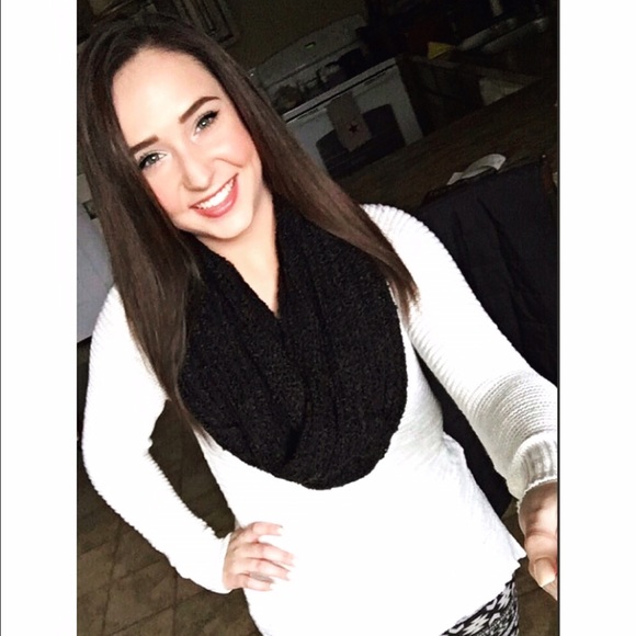 Meet your Posher, Shelbie - Picture 1 of 1