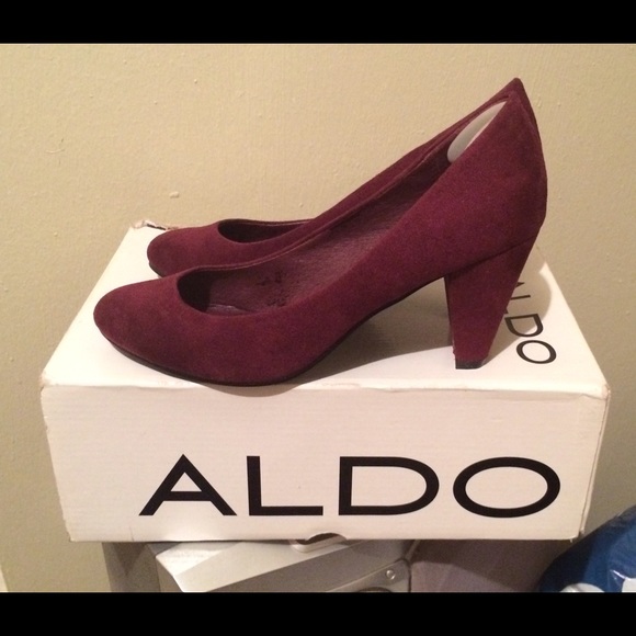 Aldo burgundy pumps! Small comfortable heel
