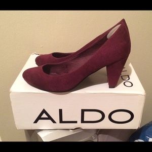 Aldo burgundy pumps! Small comfortable heel