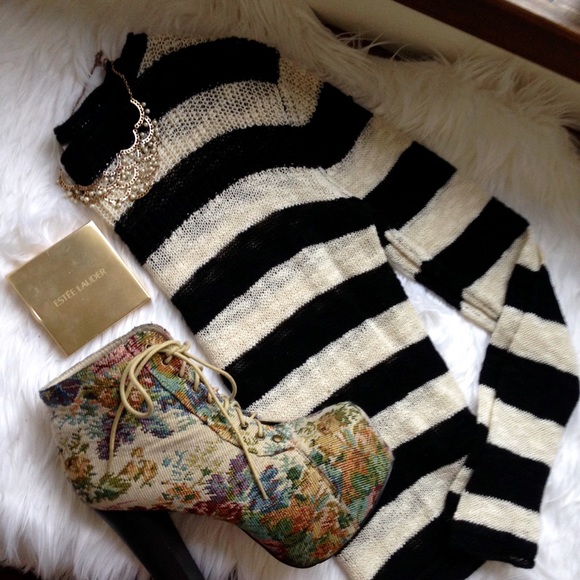 ✨HP✨ Striped Long Sleeve Knit Sweater