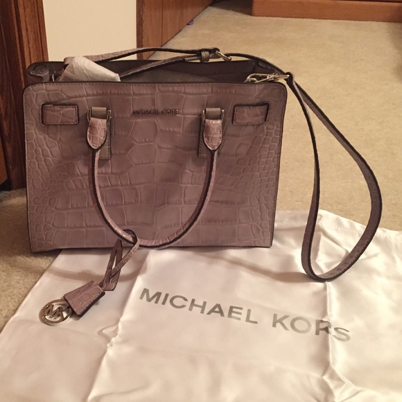 MICHAEL Michael Kors Handbags - NWT Authentic Michael Kors purse