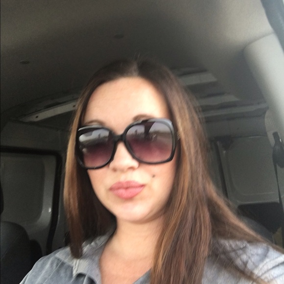 Meet your Posher, Stephenie