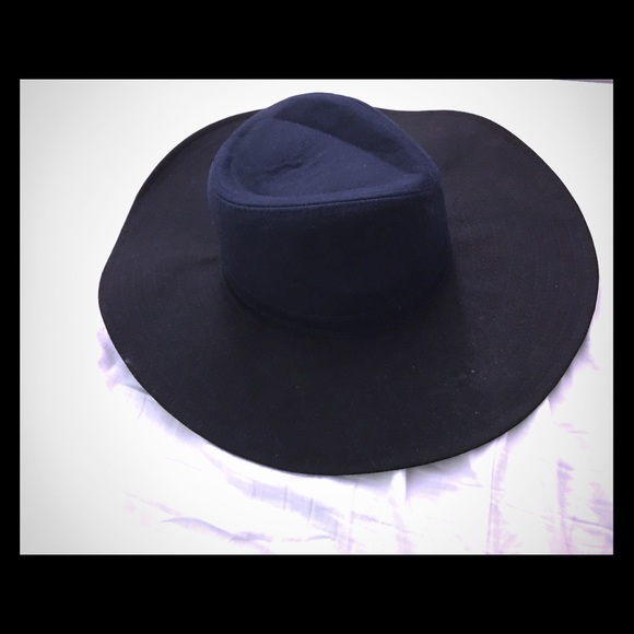 NEVER WORN BCBG MaxAzria Colorblock hat